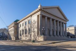 Architettura classica per un edificio del centro città di Jackson, Mississippi, USA - © amadeustx / Shutterstock.com
