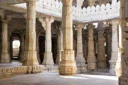 Architettura del tempio Jagdish a Udaipur, Rajasthan, India.

