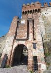 Arco d'ingresso al castello Superiore di Marostica, Veneto. Sono ben 4 le porte che permettono di accedere al centro storico della città: la Vicentina a sud, la Porta del Castello ...