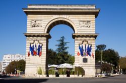 L'arco Guillaume in piazza Darcy a Digione, Francia. Questa porta del XVIII° secolo venne eretta in onore del principe di Condé; si apriva in corrispondenza delle mura della città.

 ...