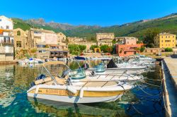 Barche ormeggiate al porto di Erbalunga, Corsica, Francia - © Pawel Kazmierczak / Shutterstock.com