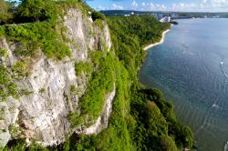 Un bel paesaggio dell'isola di Guam, Stati Uniti. L'isola è una destinazione turistica piuttosto popolare soprattutto per i giapponesi: nonostante sia di piccole dimensioni - suo ...