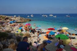 Cala Marinella nella Riserva dello Zingaro ad agosto in Sicilia.