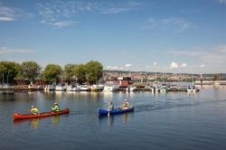 Canoe sul lago Vattern nella cittadina di Jonkoping, Svezia - © Kevincho.Photography / Shutterstock.com