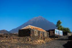 Capo Verde: la vetta del vulcano Pico do Fogo si trova a 2829 metri s.l.m. È la principale montagna dell'arcipelago.