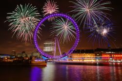 Capodanno a Londra sul Tamigi, fuochi artificiali London Eye - © Devid Camerlynck / Shutterstock.com