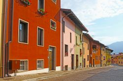 Case colorate nel centro di Gemona del Friuli
