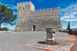 Il castello Monforte a Campobasso in Molise - Enzart ...