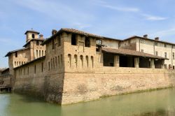 Il Castello Visconteo di Pagazzano in Provincia di Bergamo- © hal pand / Shutterstock.com