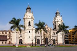 La Cattedrale di Lima (Perù) si trova proprio a fianco del palazzo arcivescovile, su Plaza Mayor, nel centro storico della capitale peruviana - foto © saiko3p