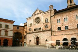 La Cattedrale di San Feliciano in centro a Foligno (Umbria) - © onairda / Shutterstock.com