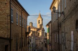 Centro del borgo di Saludecio e chiesa di San Biagio, provincia di Rimini