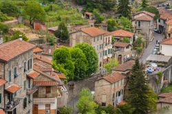 Il centro di Apricale visto dall'alto, Imperia, Liguria. Immerso nel verde, il borgo ha ricevuto fra i tanti riconoscimenti anche quello di Bandiera Arancione del Touring Club Italiano.




 ...