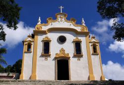 La chiesa barocca portoghese di Nossa Senhora dos Remedios sull'isola di Fernando de Noronha, Brasile. Fa parte dei patrimoni mondiali dell'Unesco.
