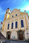 Chiesa con campanile nel centro di Kaufbeuren, Germania: la Dreifaltigkeitskirche è uno dei principali luoghi di culto della città - © cityfoto24 / Shutterstock.com