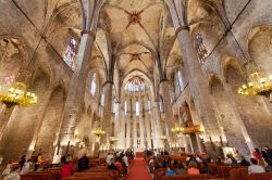 La chiesa gotica di Santa Maria del Mar a Barcellona, ...