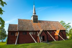 Chiesa in legno nei pressi di Kristiansund, Norvegia.
