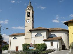 Chiesa nel villaggio di Ranco, Lago Maggiore, Lombardia Di Torsade de Pointes - Opera propria, CC0, Collegamento