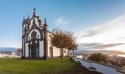 La chiesetta della Madre di Dio a Ponta Delgada, Sao Miguel, Azzorre - © 128590268 / Shutterstock.com