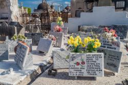 Il cimitero di Camagüey (Cuba) con le caratteristiche lapidi sulle tombe - © Matyas Rehak / Shutterstock.com