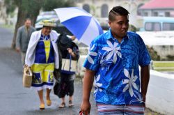 Il clima di Avarua, un forte rovescio di pioggia tropicale a Rarotonga, Isole di Cook - © ChameleonsEye / Shutterstock.com 