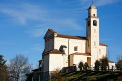 Comignago, Piemonte: la chiesa parrocchiale - © Alessandro Vecchi - CC BY-SA 3.0, Wikipedia