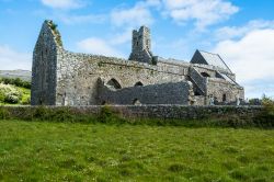 Corcomroe Abbey le rovine di un monastero cistercense a nord di Burren in Irlanda