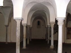 La cripta del Duomo a Sant'Agata de' Goti in Campania. Fondato nel 970, ricostruito nel XII° secolo e più volte restaurato soprattutto dopo il terremoto del 5 Giugno 1688, ...