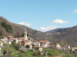 Davagna, Liguria: una veduta del borgo della zona di Genova - Opera propria, CC BY-SA 3.0, Collegamento