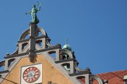 Dettaglio della decorazione della stazione ferroviaria di Lindau, Germania.
