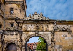 Dettaglio scultoreo di una porta della cattedrale di Bamberga, Germania.
