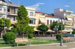 Edifici residenziali nel centro di Sparta, Grecia - © Anastacie / Shutterstock.com