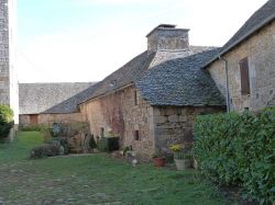 Edifici storici nel borgo di Bozouls in Francia - © Mairie-bozouls -  CC BY-SA 4.0, Wikipedia