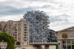 Edificio a forma di albero dell'architetto Fujimoto a Montpellier, Francia - © Mikhail Yuryev / Shutterstock.com