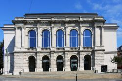 L'edificio che ospita il teatro comunale di Augusta, Germania, in estate - © BAO-Images Bildagentur / Shutterstock.com