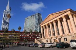 L'edificio che ospita l'Ilya Chavchavadze State Drama Theatre di Batumi, Georgia. E' il più antico del paese ed è stato aperto nel 1912 - © Sadik Gulec / Shutterstock.com ...