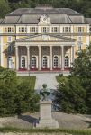 L'Edificio delle terme, giardino e statua del Conte Attems a Rogaska Slatina In Slovenia - © Cortyn / Shutterstock.com
