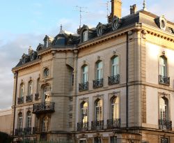 Un edificio storico di Chalon-sur-Saône, città di 45.000 abitanti del dipartimento Saône-et-Loire, in Borgogna (Francia) - foto © / Shutterstock.com