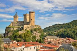 Il castello cataro di Foix al tramonto - © bjul / shutterstock.com