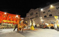 Foligno, Umbria: la Giostra della Quintana si svolge a giugno in notturna e a settembre con competizione di giorno.