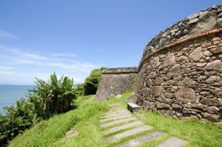Fortaleza Sao Jose da Ponta Grossa a Florianopolis, Brasile. Si tratta di una fortezza in collina costruita nel XVIII° secolo che presenta manufatti storici e una bella vista sull'oceano.
 ...