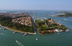Alcune isole della Laguna di Venezia viste dell'alto - © Angelo Giampiccolo / Shutterstock.com