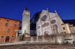 Foto notturna del Duomo di Gemona del Friuli