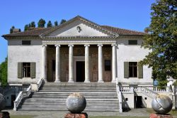 Fratta Polesine, provincia di Rovigo: Villa Badoer, uno dei capolavori di Andrea Palladio, una delle celebri ville venete - apr 25 2018 - © NG8 / Shutterstock.com