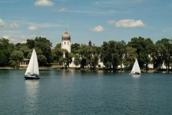 Fraueninsel im Chiemsee, la magica isola della Baviera in Germania - © fritz16 / Shutterstock.com