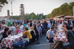 Gastronomia e vino al Festival delle Sagre Astigiane che si svolge in Asti a settembre - © MikeDotta / Shutterstock.com