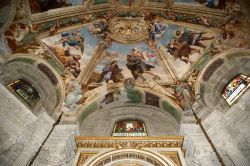 Gli affeschi del soffitto della cattedrale di Siracusa, Sicilia.



