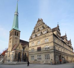 Hochzeitshaus a Hameln, Germania. E' uno dei palazzi storici più interessanti della città nonchè una delle sue attrazioni più visitate e frequentate dai turisti: ...