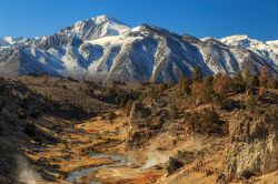 Hot Creek e Mammoth Mountains fanno parte del supervulcano della Long Valley Caldera in California - © Johnny Adolphson / Shutterstock.com