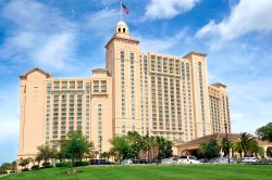 Hotel JW Marriott a Orlando, Florida - L'imponente edificio del JW Marriott di Orlando che propone ai suoi clienti un'impagabile vista panoramica sulla città © NAN728 / Shutterstock.com ...